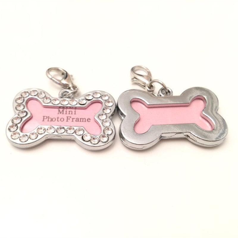 Ciondolo a forma di cane con diamante in metallo